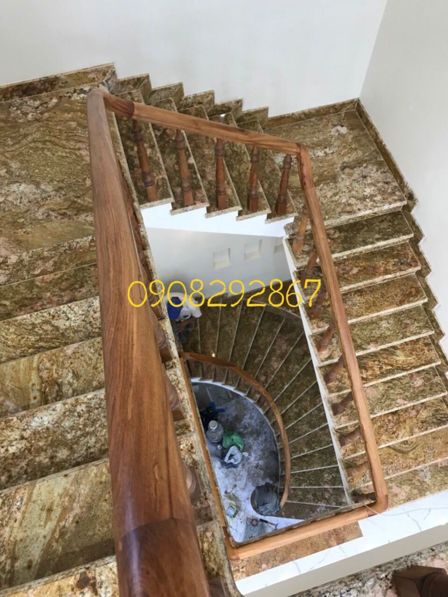 da-hoa-cuong-op-cau-thang