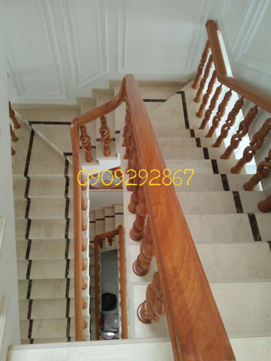 da-hoa-cuong-op-cau-thang